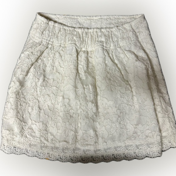 Hollister- White lace mini skirt - Picture 2 of 3